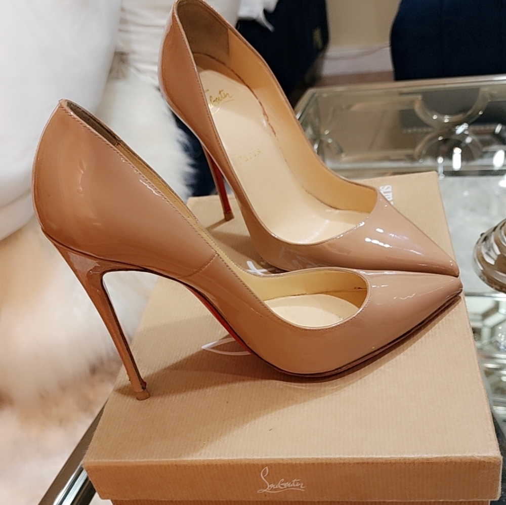 Authentic Christian Louboutin Sexy Nude pumps